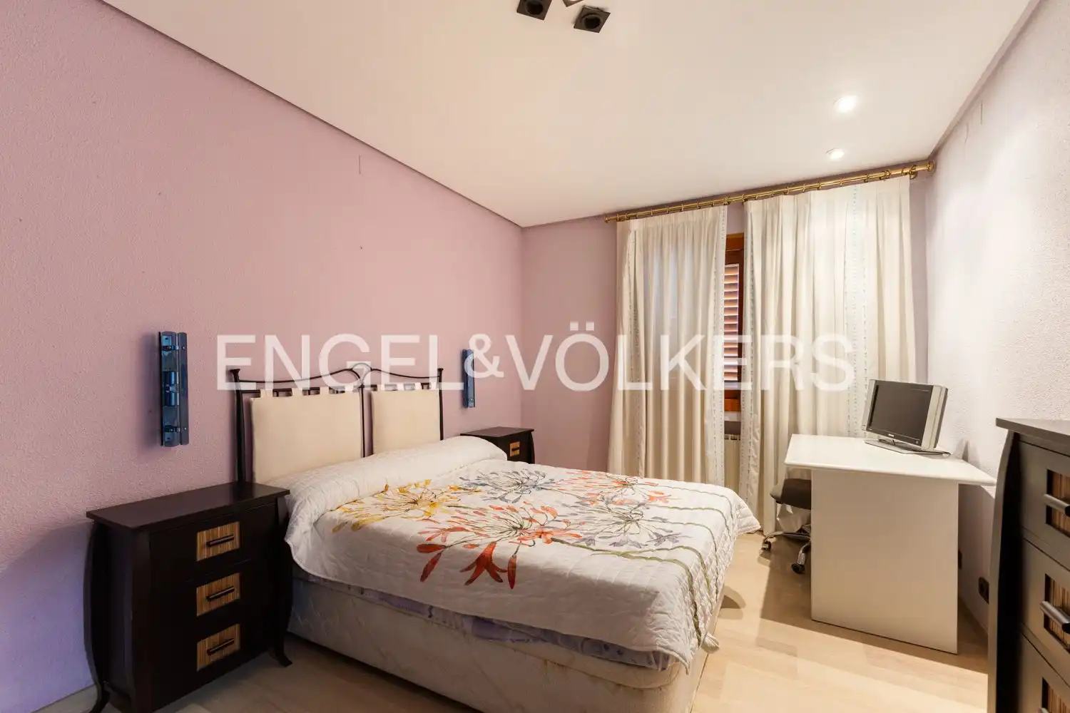 Habitación de Casa o chalet en venta en Chiva con Aire acondicionado, Calefacción y Jardín privado