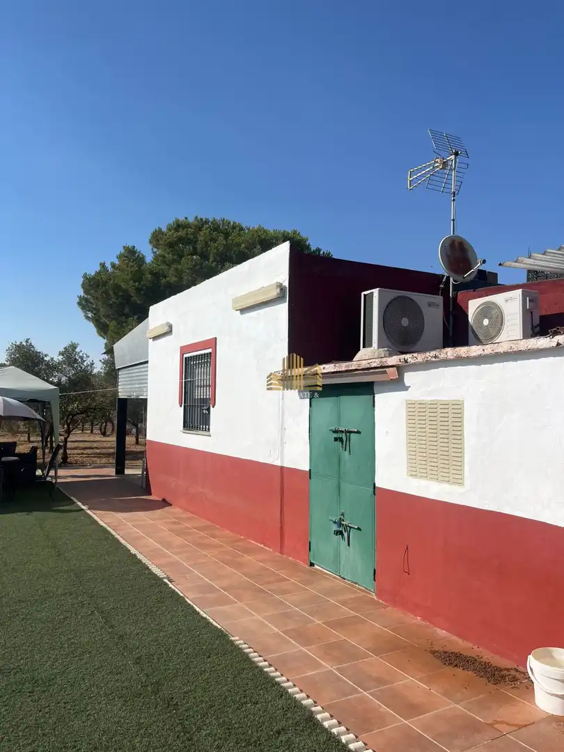 Vista exterior de Casa o xalet en venda en Alcalá de Guadaira amb Traster