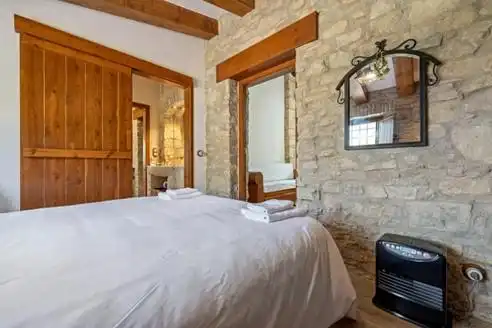 Habitación de Finca rústica en venta en Querol con Calefacción, Jardín privado y Terraza
