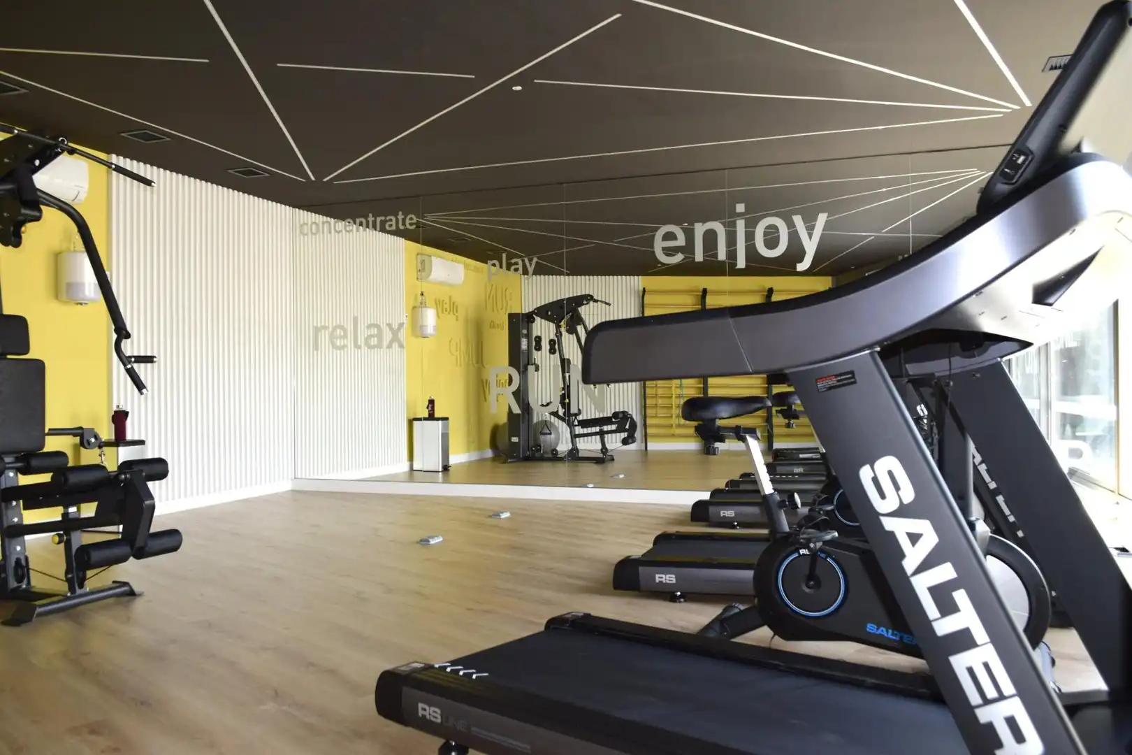 Attic for rent in Boadilla del Monte  with Terrace, Storage room and Community pool