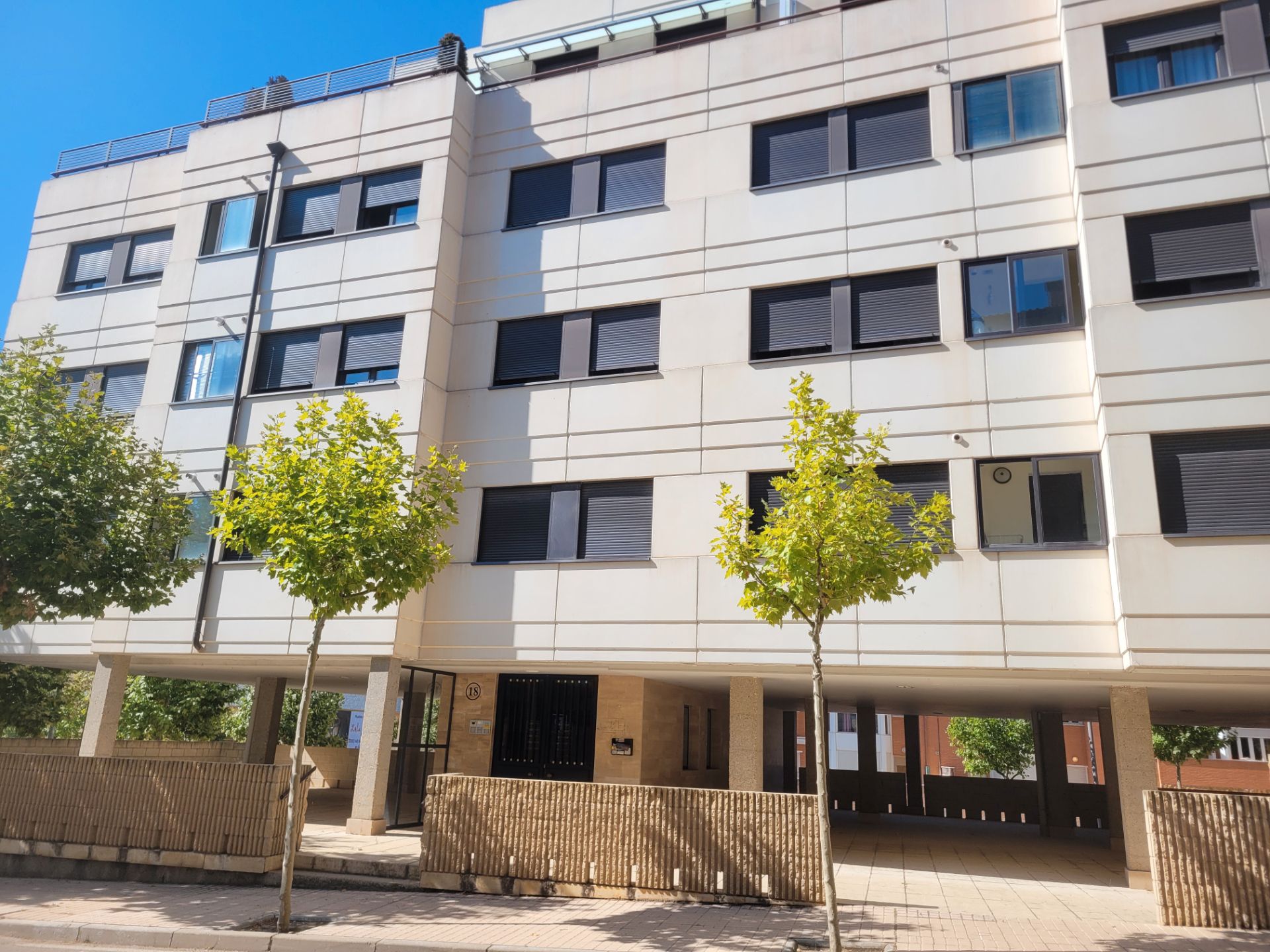 Vista exterior de Pis en venda en Soria Capital  amb Calefacció, Parquet i Traster