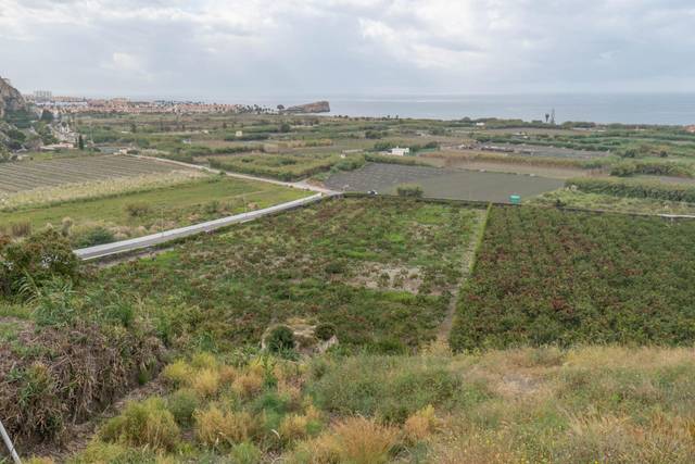 Terreno residencial en Venta en  CARRETERA MALAGA (CAL), 74 en La Caleta - La Guardia