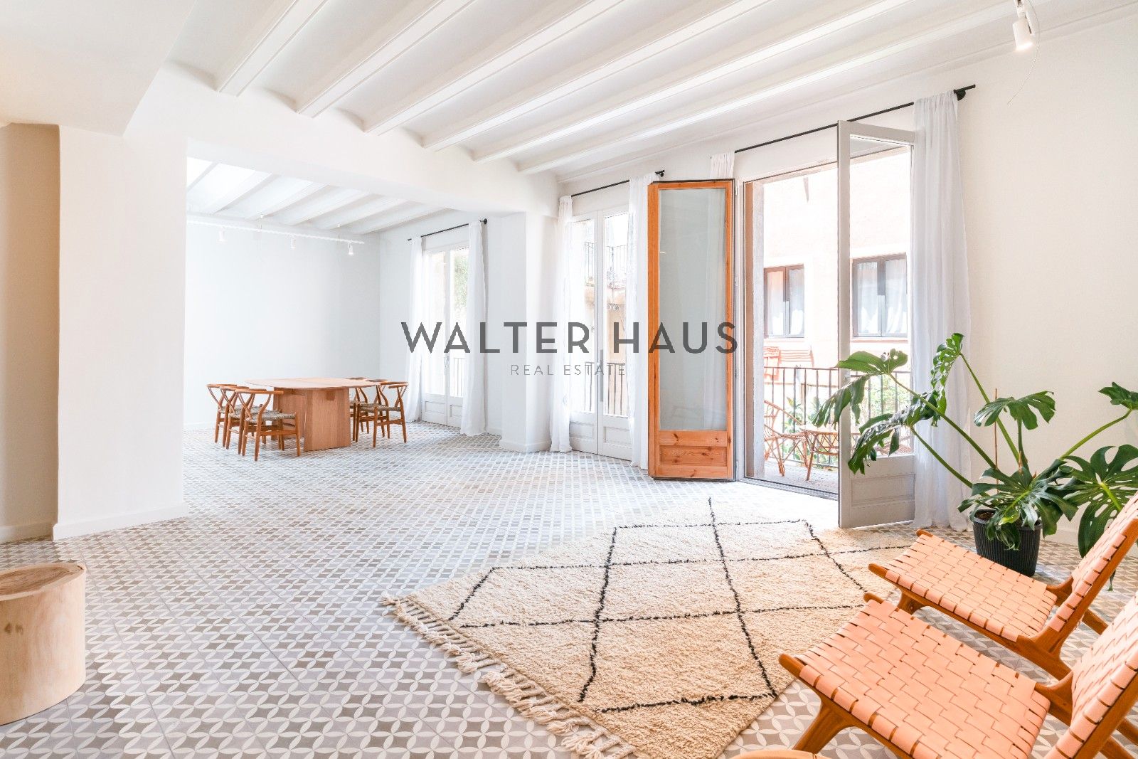Exterior view of Flat for sale in  Barcelona Capital  with Air Conditioner, Heating and Parquet flooring