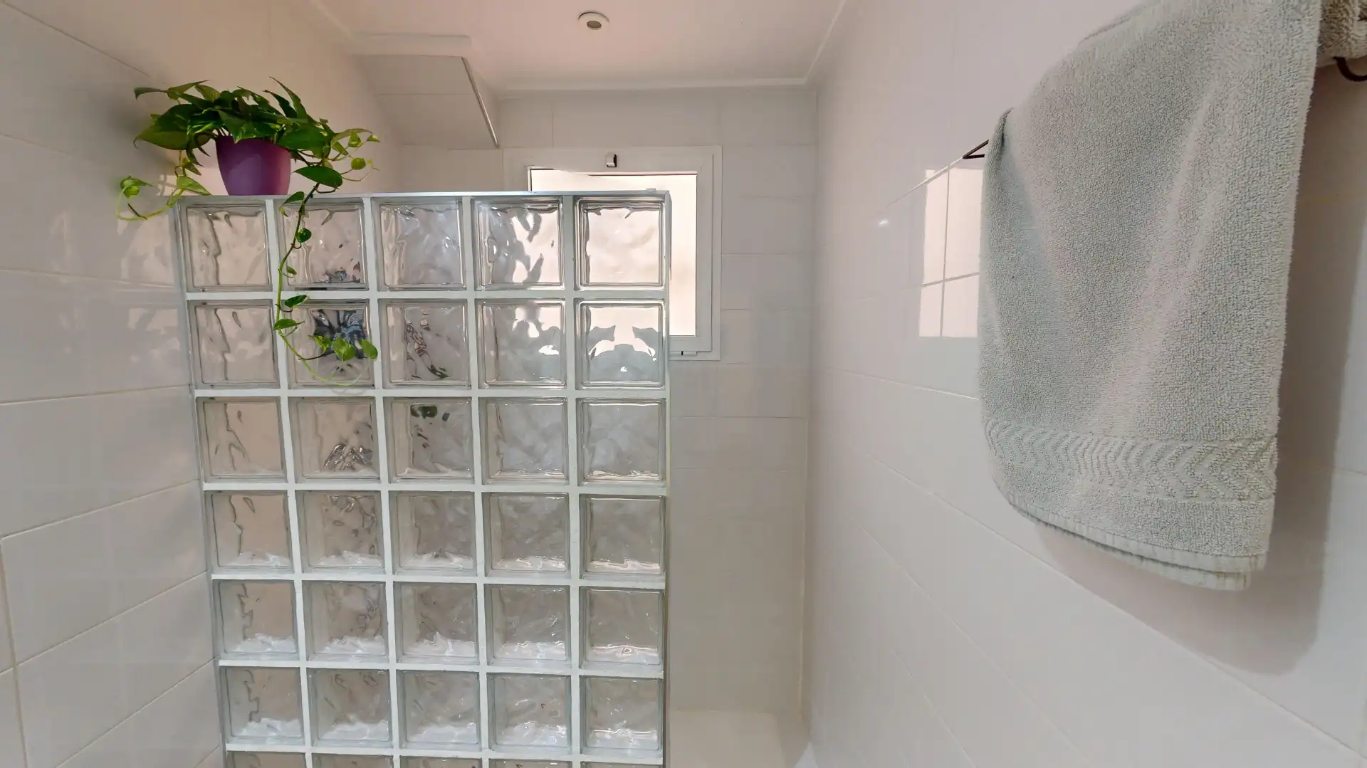 Baño de Piso en venta en Elche / Elx con Aire acondicionado, Amueblado y Balcón