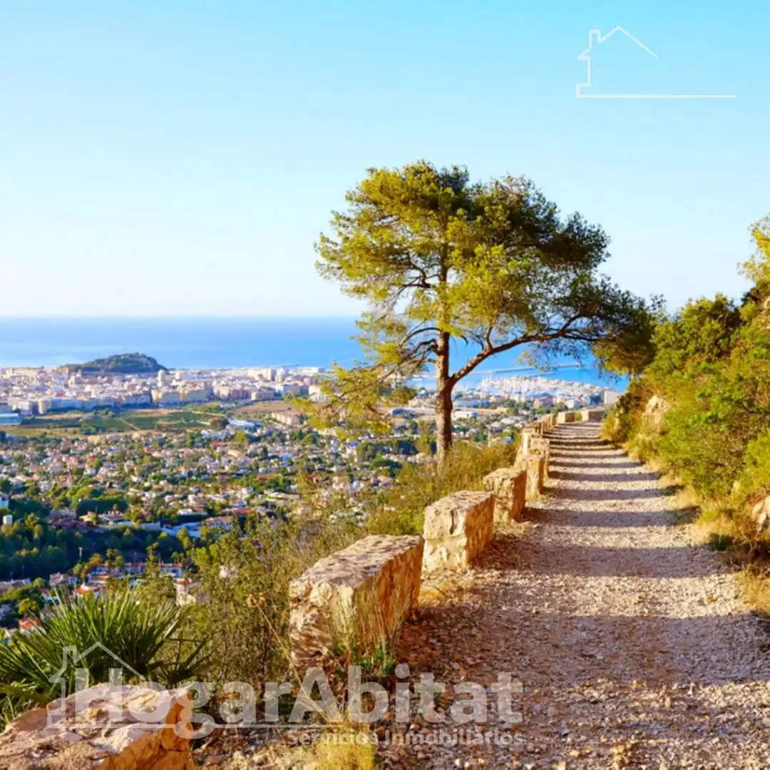Vista exterior de Àtic en venda en Dénia amb Calefacció, Jardí privat i Terrassa