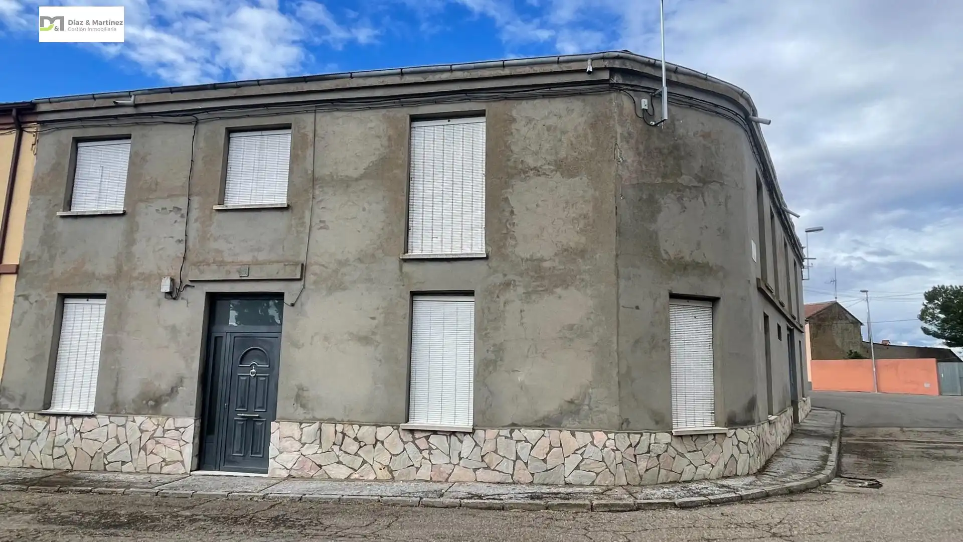 Vista exterior de Casa o xalet en venda en Bustillo del Páramo amb Calefacció