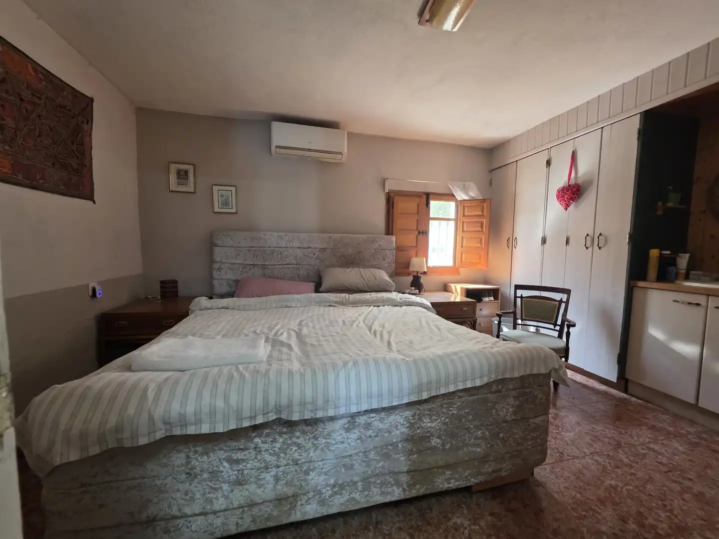 Habitación de Finca rústica en venta en Guaro con Aire acondicionado, Jardín privado y Terraza