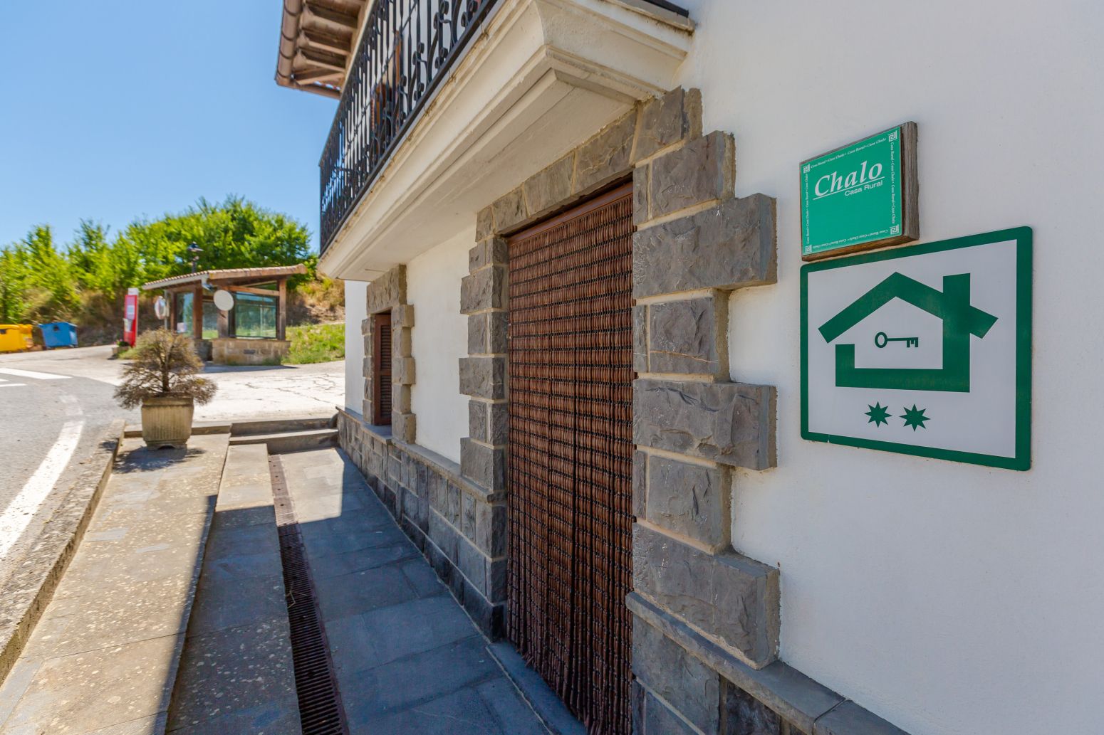 Vista exterior de Casa o xalet en venda en Lónguida / Longida amb Calefacció, Jardí privat i Moblat