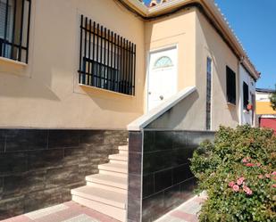 Exterior view of Single-family semi-detached for sale in Puertollano  with Air Conditioner, Heating and Private garden