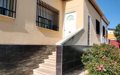 Exterior view of Single-family semi-detached for sale in Puertollano  with Air Conditioner