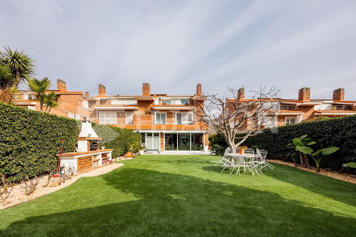 Jardí de Casa o xalet en venda en Alella amb Aire condicionat, Jardí privat i Terrassa