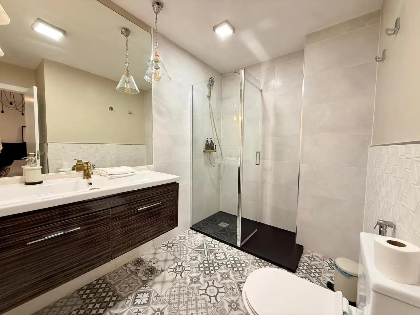 Baño de Piso en venta en Roquetas de Mar con Aire acondicionado, Calefacción y Piscina comunitaria