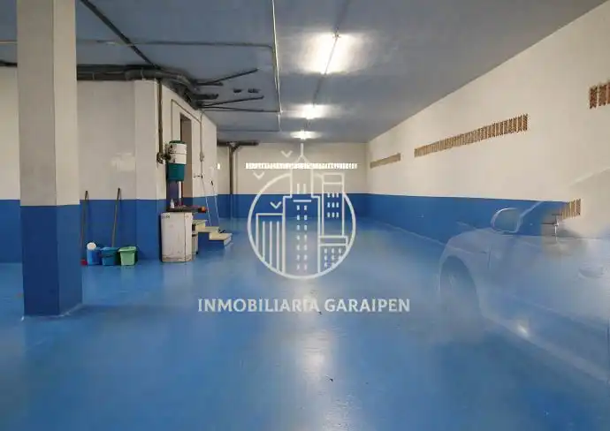Parkplatz von Garage zum Verkauf in Aia