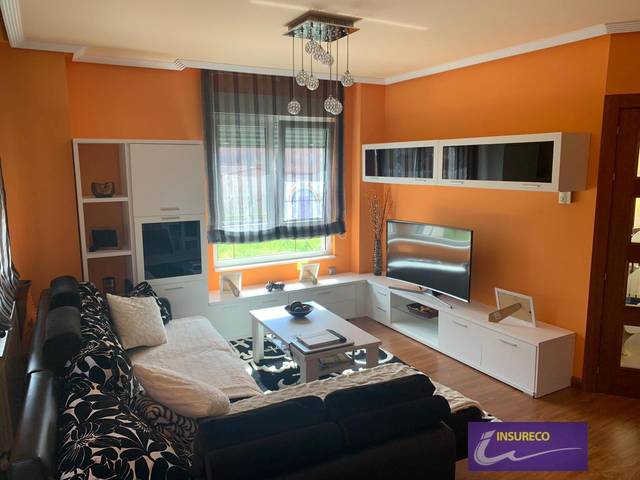 Casa adosada en Venta en CALLE ANTONIO MERAYO en Trobajo del Camino