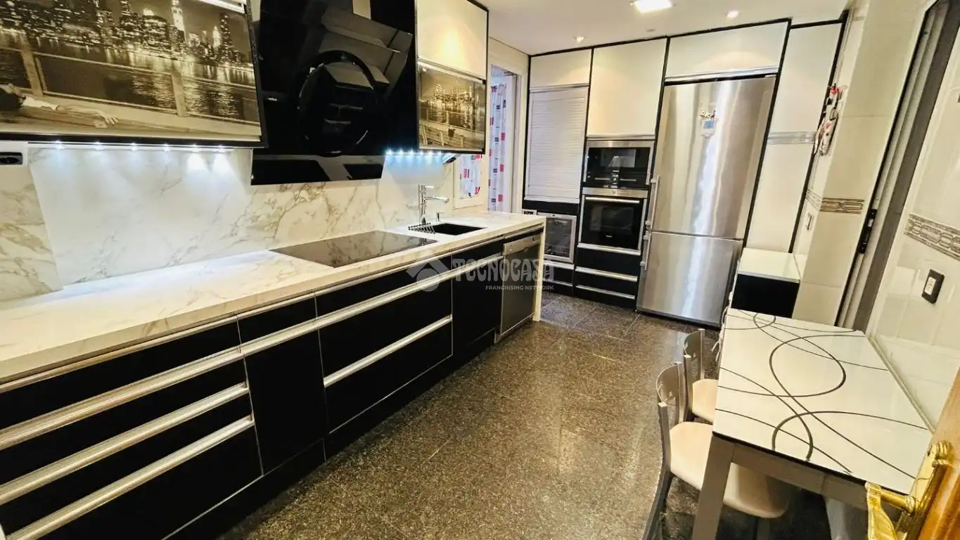 Cocina de Piso en venta en Madrid con Aire acondicionado, Calefacción y Jardín privado