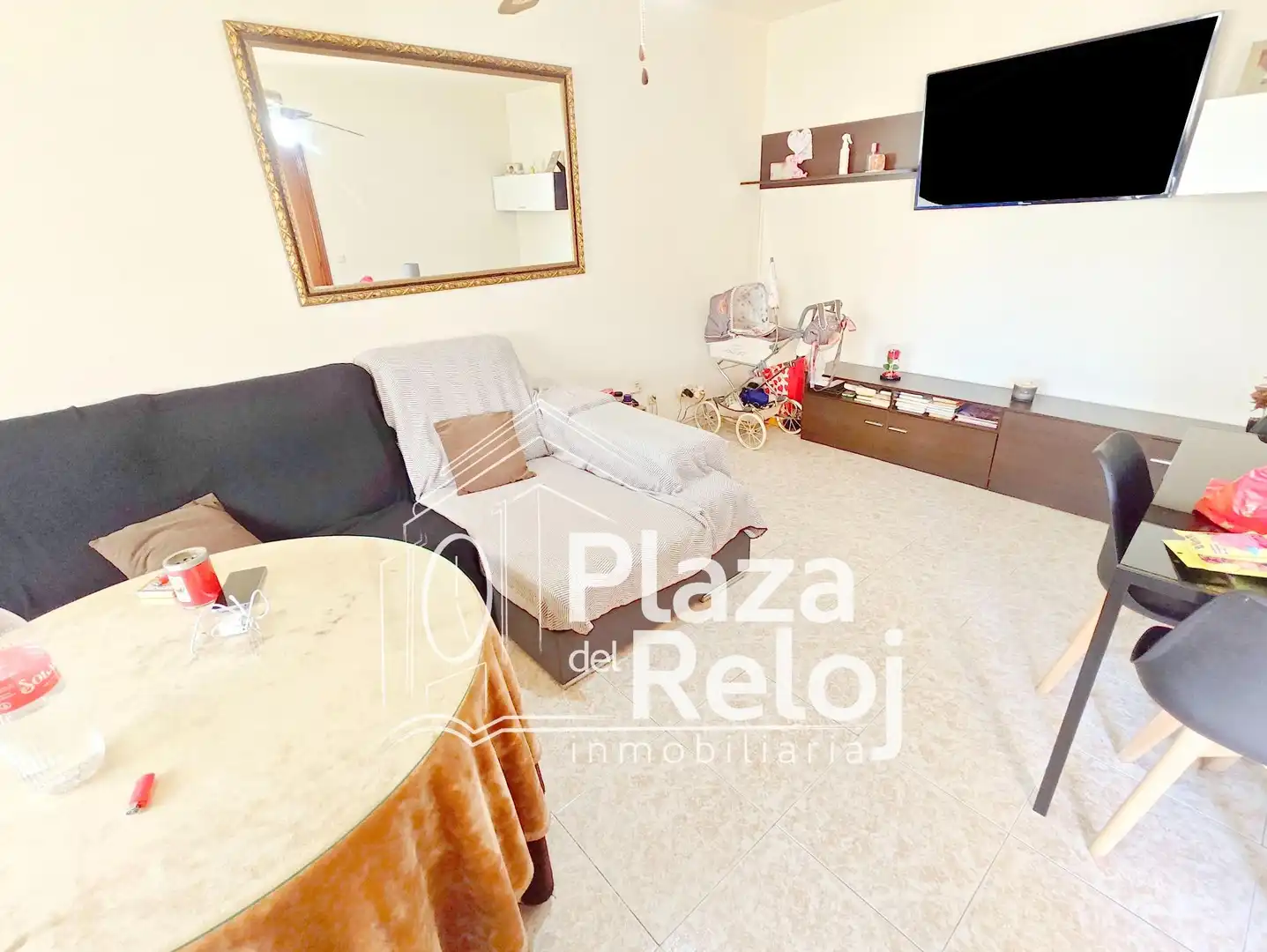 Sala d'estar de Casa adosada en venda en Las Herencias amb Balcó