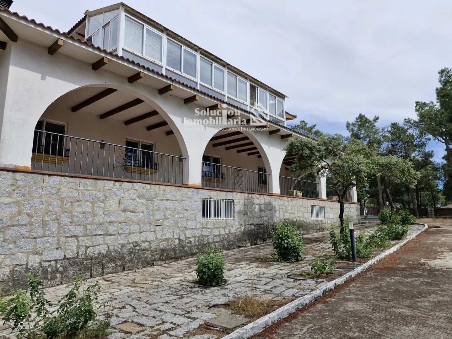 Außenansicht von Einfamilien-Reihenhaus zum Verkauf in Alba de Tormes mit Heizung, Abstellraum und Schwimmbad