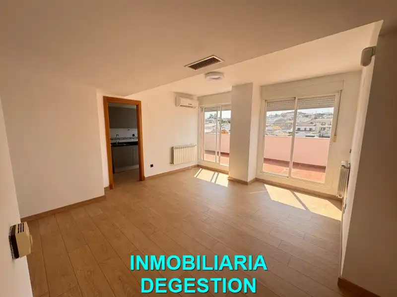 Schlafzimmer von Dachboden zum Verkauf in Linares mit Klimaanlage, Heizung und Parkett