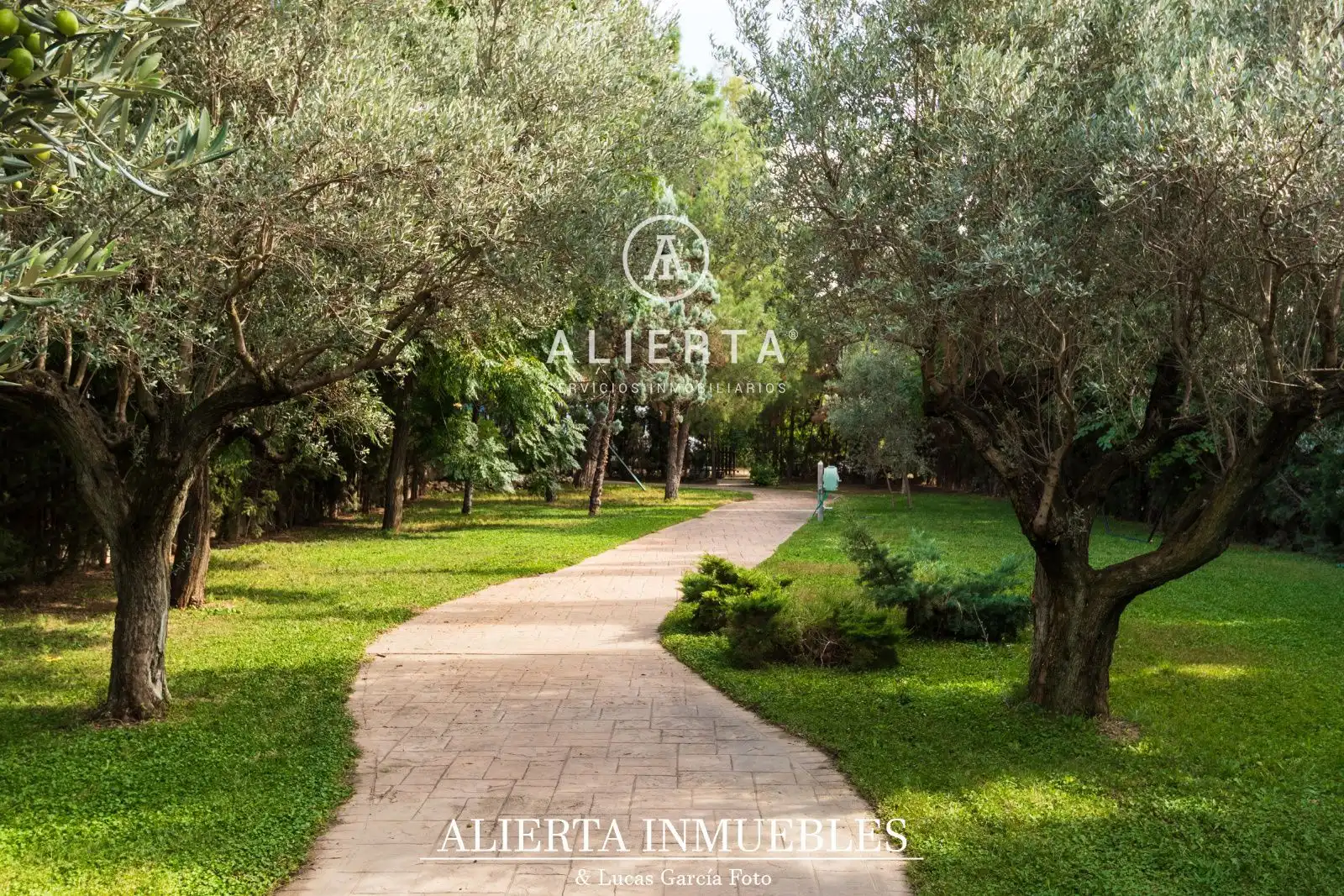 Exterior view of Houses for rent in Zaragoza  with Air Conditioner, Heating and Storage room