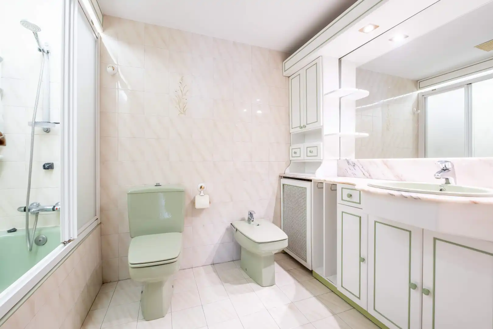 Bathroom of Flat for sale in Zaragoza  with Air Conditioner, Heating and Terrace