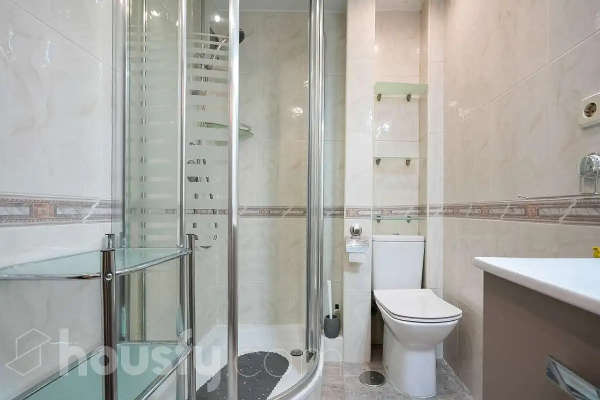 Bathroom of Flat for sale in Móstoles  with Air Conditioner, Heating and Terrace