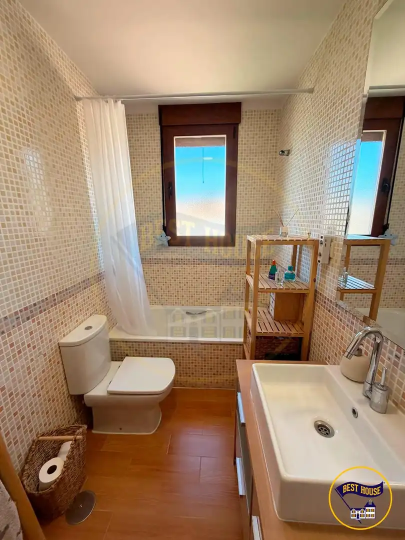 Bany de Casa adosada en venda en Chillarón de Cuenca amb Calefacció, Jardí privat i Terrassa