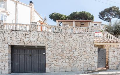 Vista exterior de Casa o xalet en venda en Sant Boi de Llobregat amb Calefacció, Terrassa i Piscina