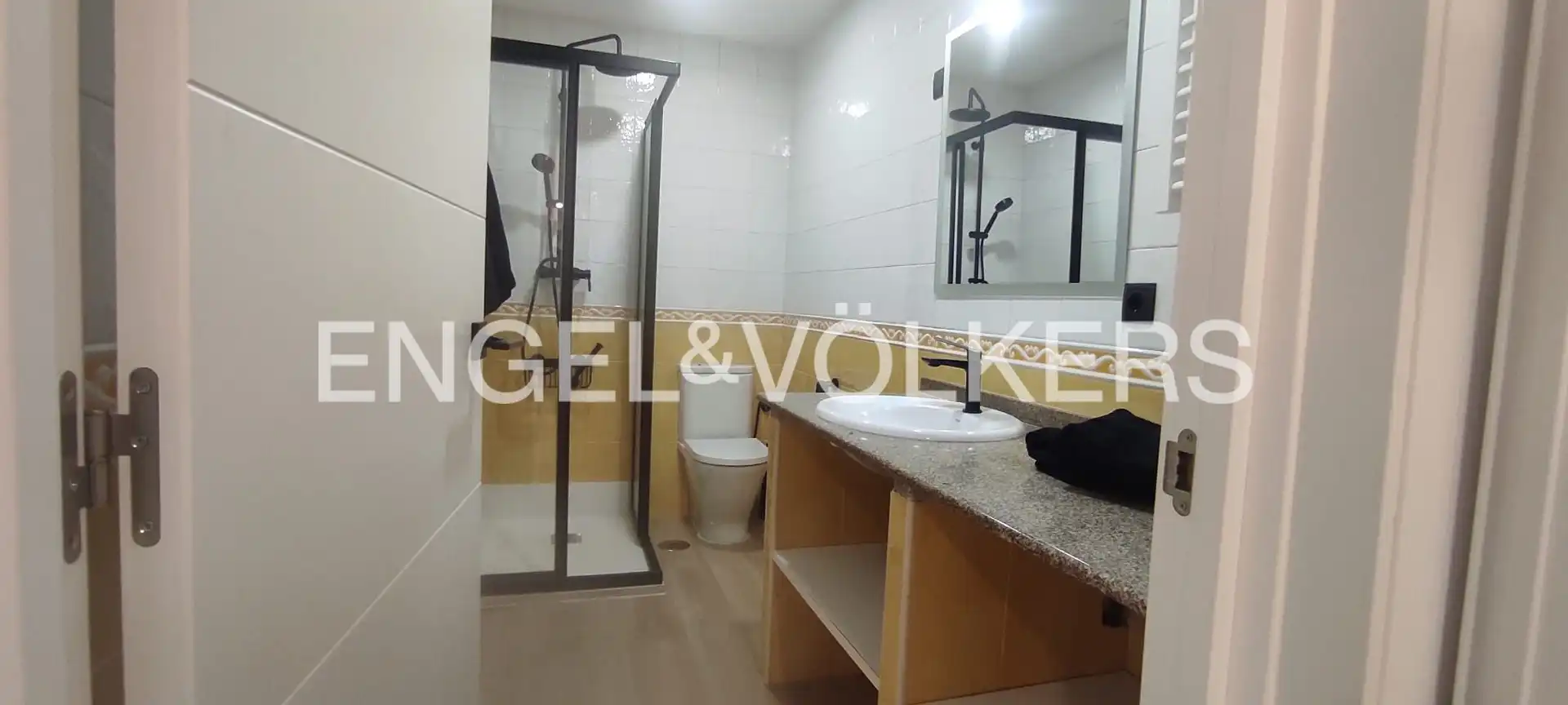 Bany de Apartament en venda en Vigo  amb Calefacció i Parquet