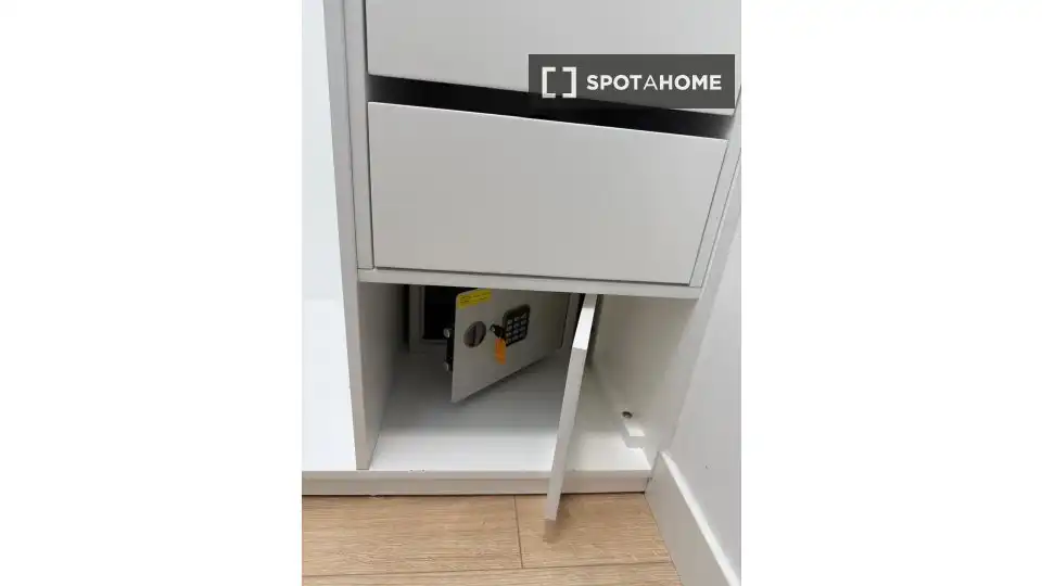 Habitación de Apartamento para compartir en Málaga con Aire acondicionado, Calefacción y Terraza