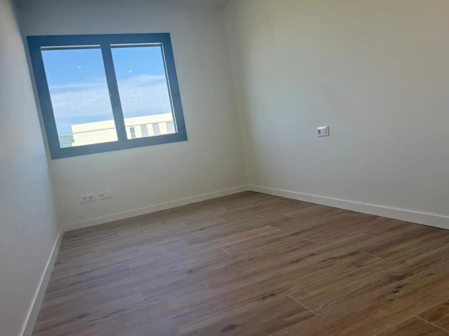 Bedroom of Flat for rent in Girona  with Storage room, Balcony and Community pool