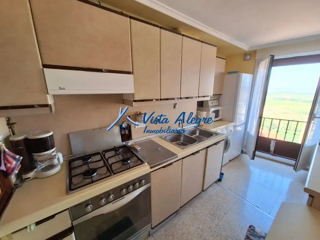 Cocina de Piso en venta en San Vicente de la Sonsierra con Calefacción, Trastero y Amueblado