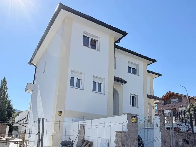 Casa aparellada amb jardí en venda a San Rafael, imagen 17