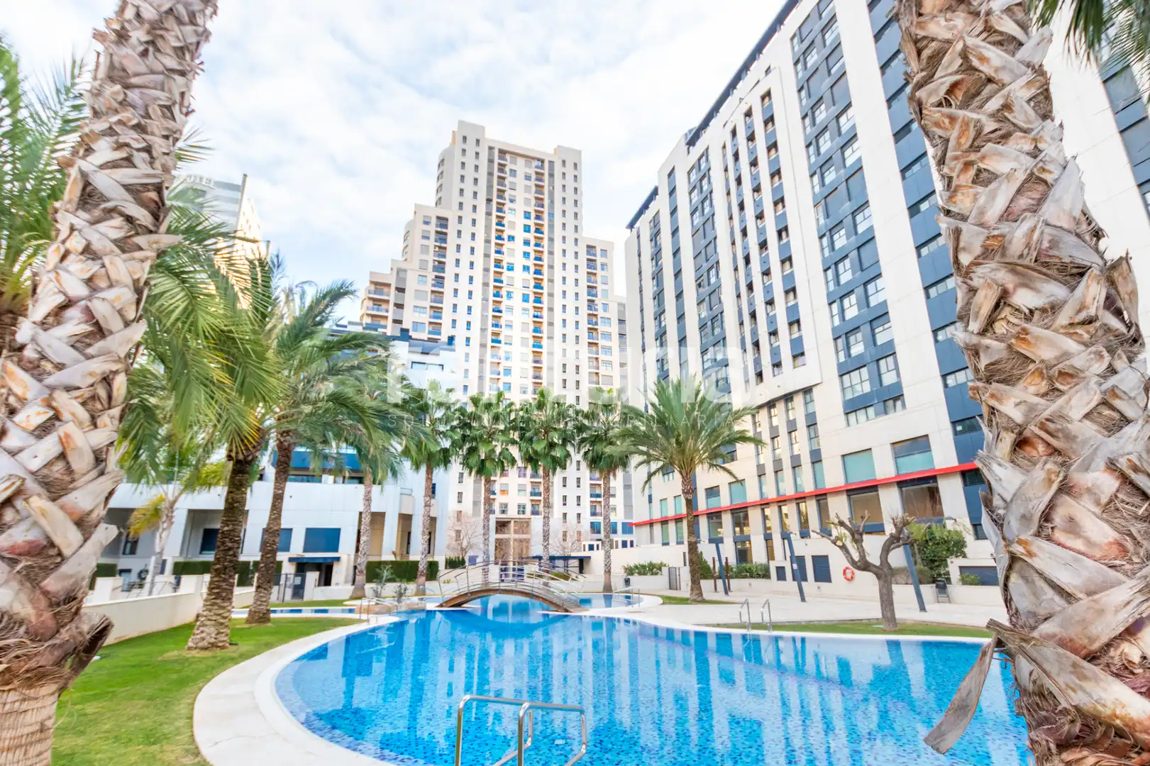 Piscina de Apartament de lloguer en Valencia amb Aire condicionat, Calefacció i Piscina
