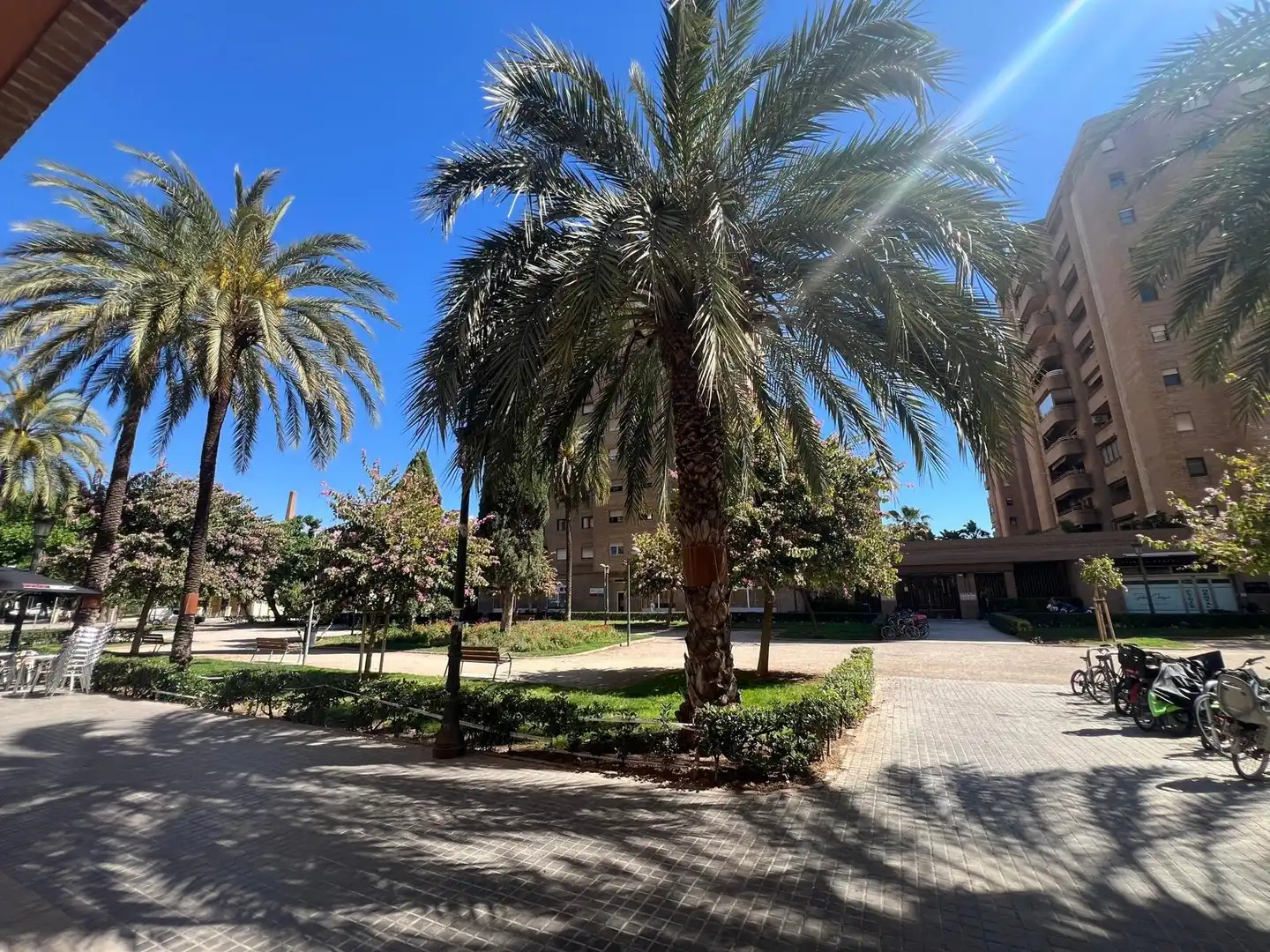 Vista exterior de Piso de alquiler en Valencia con Jardín privado, Terraza y Amueblado