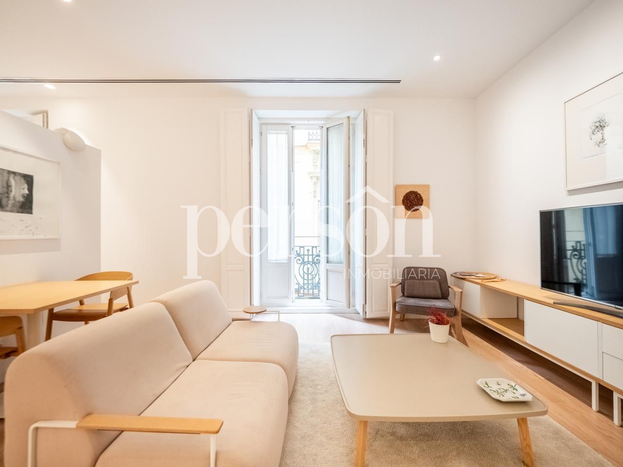 Living room of Study to rent in  Valencia Capital  with Air Conditioner, Parquet flooring and Furnished