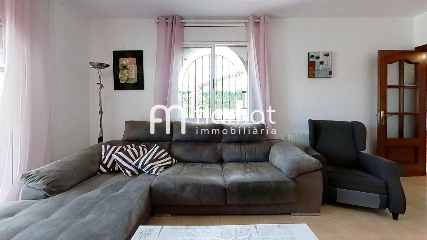 Sala d'estar de Casa o xalet en venda en Mont-roig del Camp