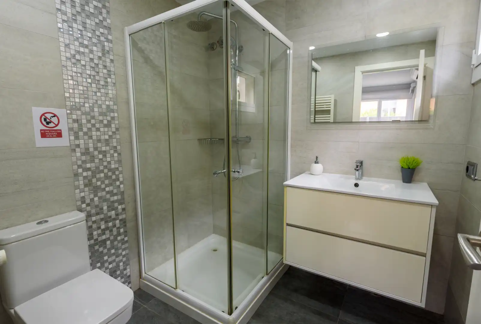 Badezimmer von Haus oder Chalet zum Verkauf in Agullana mit Klimaanlage, Heizung und Privatgarten