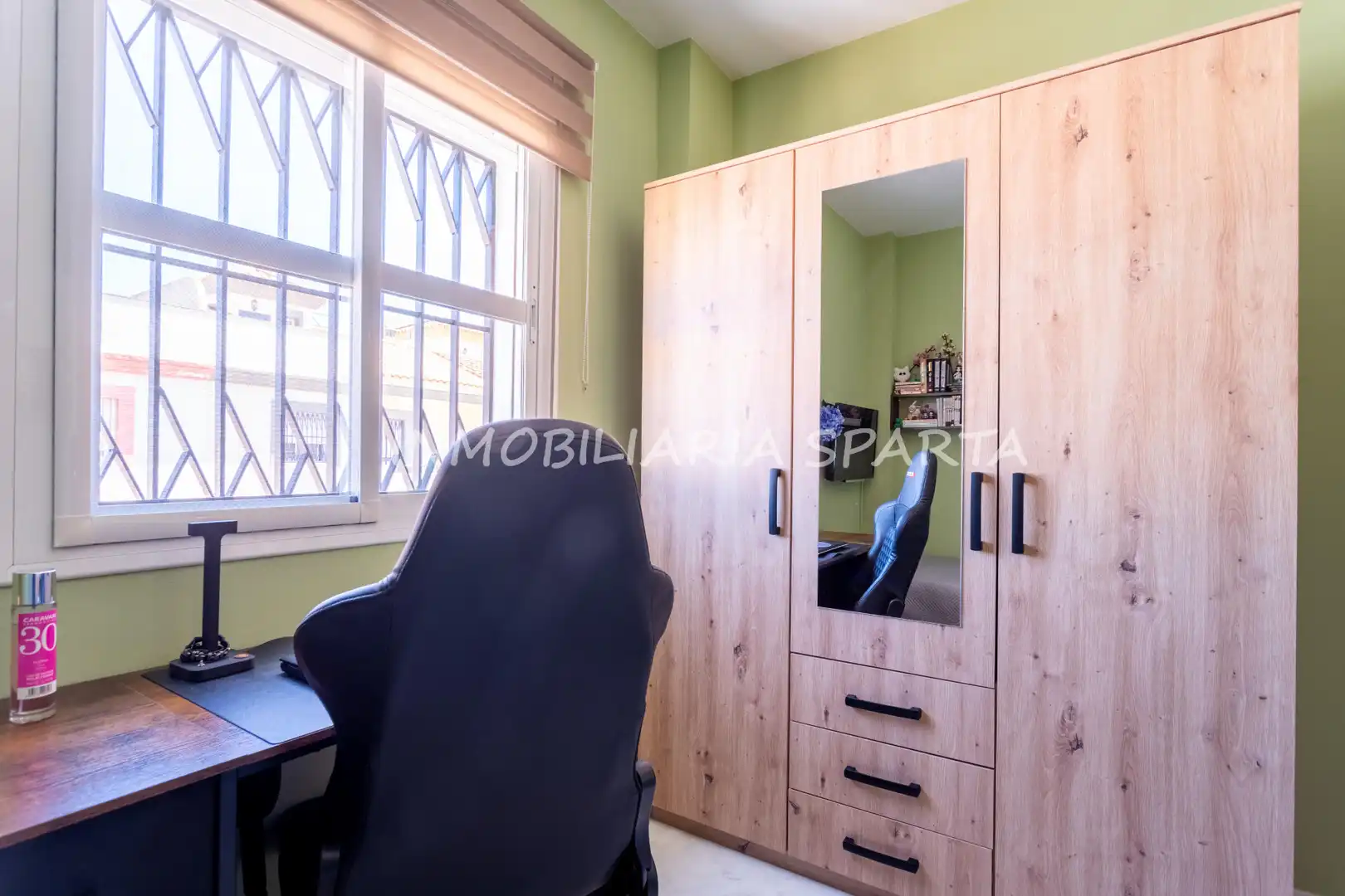 Habitación de Casa adosada en venta en Villanueva del Ariscal con Aire acondicionado, Calefacción y Jardín privado