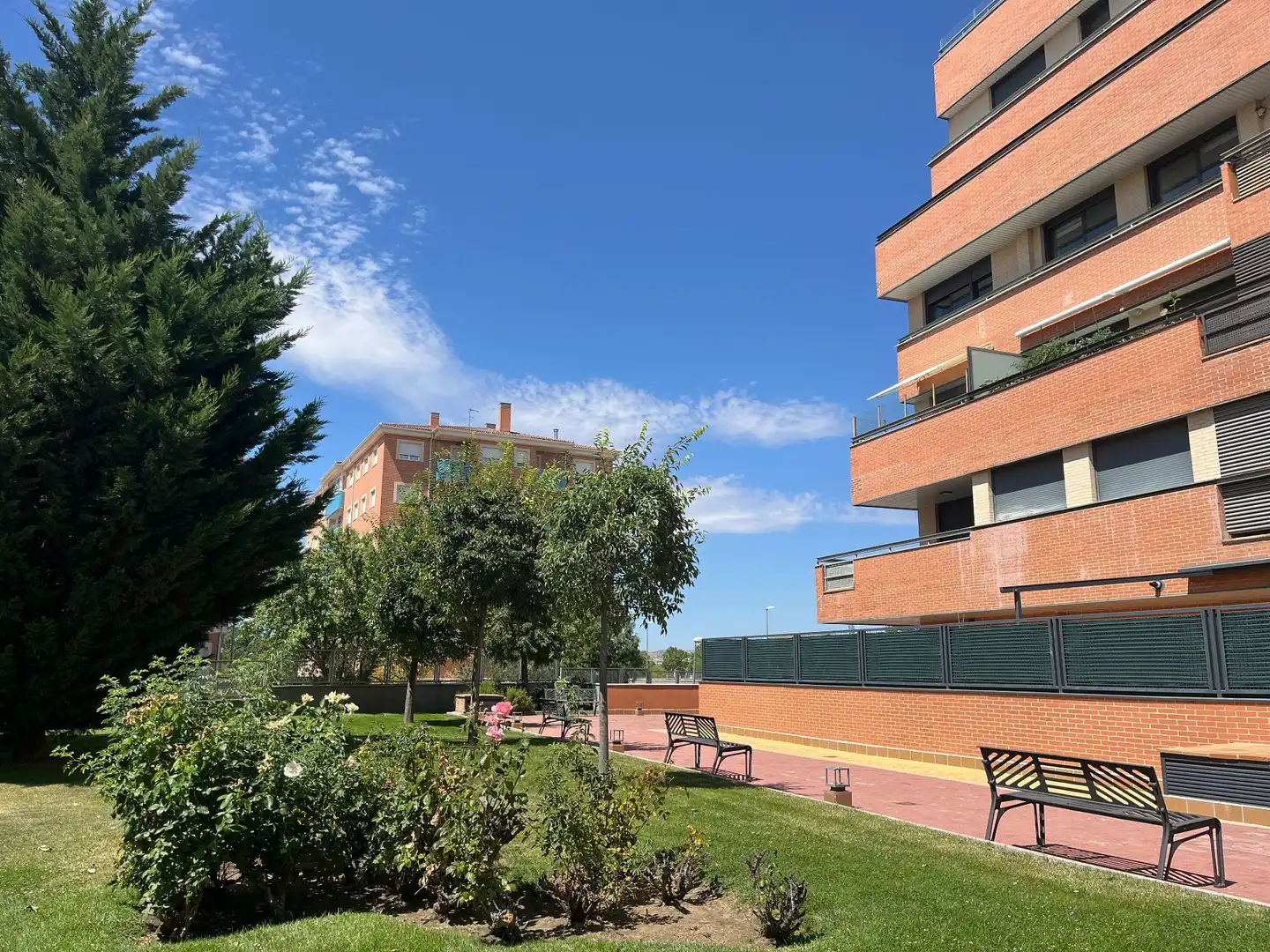 Vista exterior de Pis de lloguer en Ávila amb Calefacció, Terrassa i Moblat