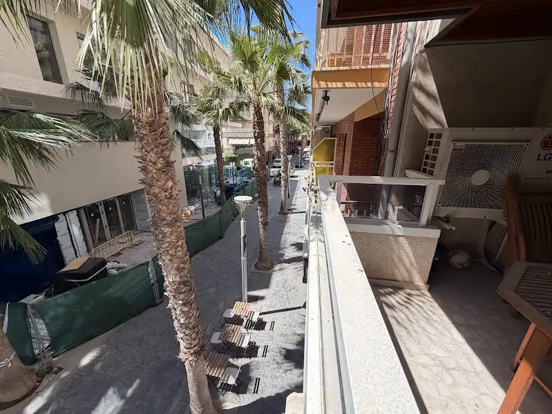 Vista exterior de Piso en venta en Torrevieja con Terraza, Amueblado y TV