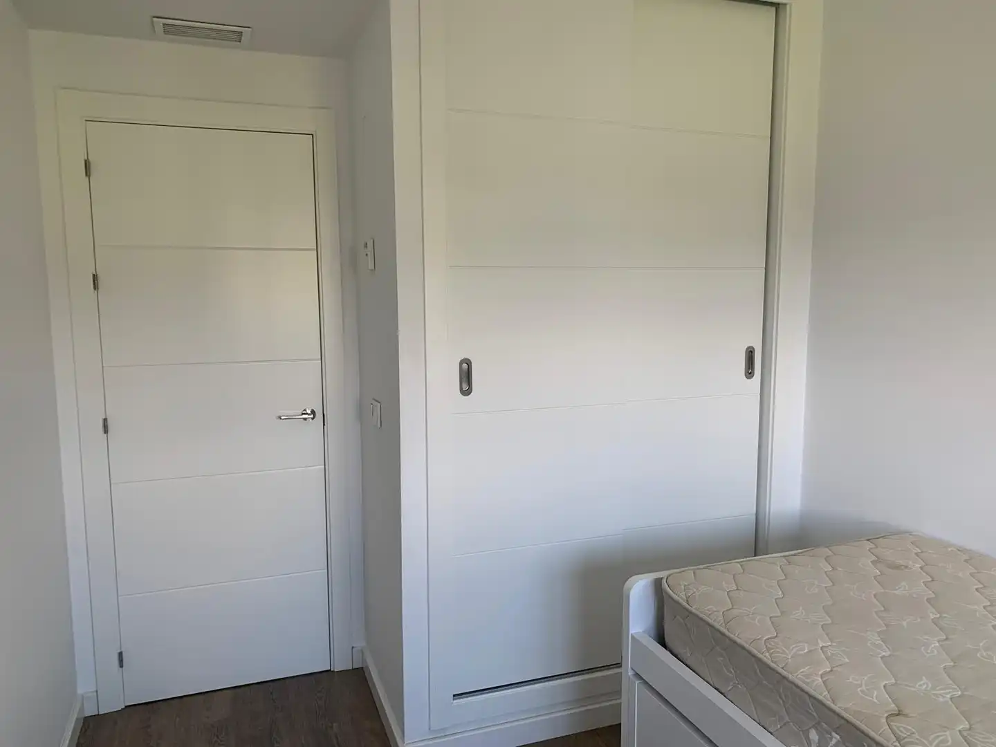 Habitación de Ático de alquiler en Córdoba con Aire acondicionado, Terraza y Trastero