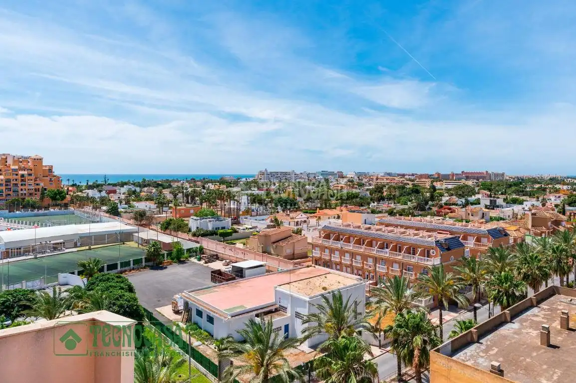 Vista exterior de Piso en venta en Roquetas de Mar con Aire acondicionado, Terraza y Amueblado
