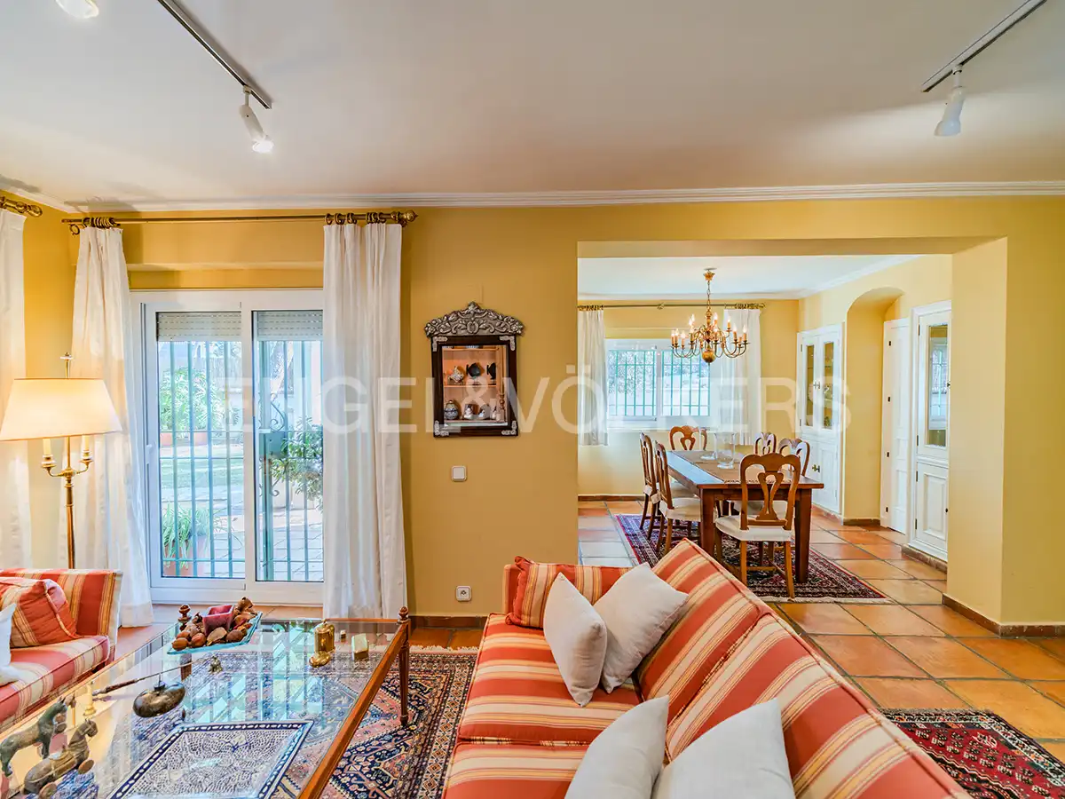 Sala d'estar de Casa o xalet en venda en Alicante / Alacant amb Aire condicionat, Calefacció i Jardí privat