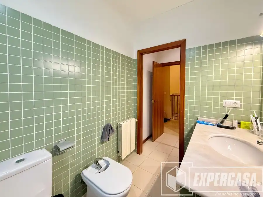 Bathroom of Houses for sale in Llíria  with Air Conditioner, Terrace and Storage room