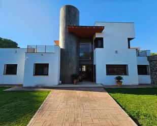 Vista exterior de Casa o xalet en venda en  Córdoba Capital amb Jardí privat, Terrassa i Traster
