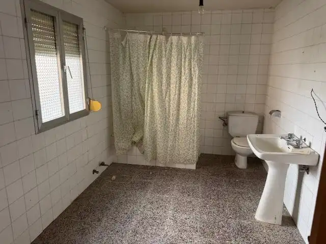 Baño de Finca rústica en venta en Villardeciervos con Jardín privado