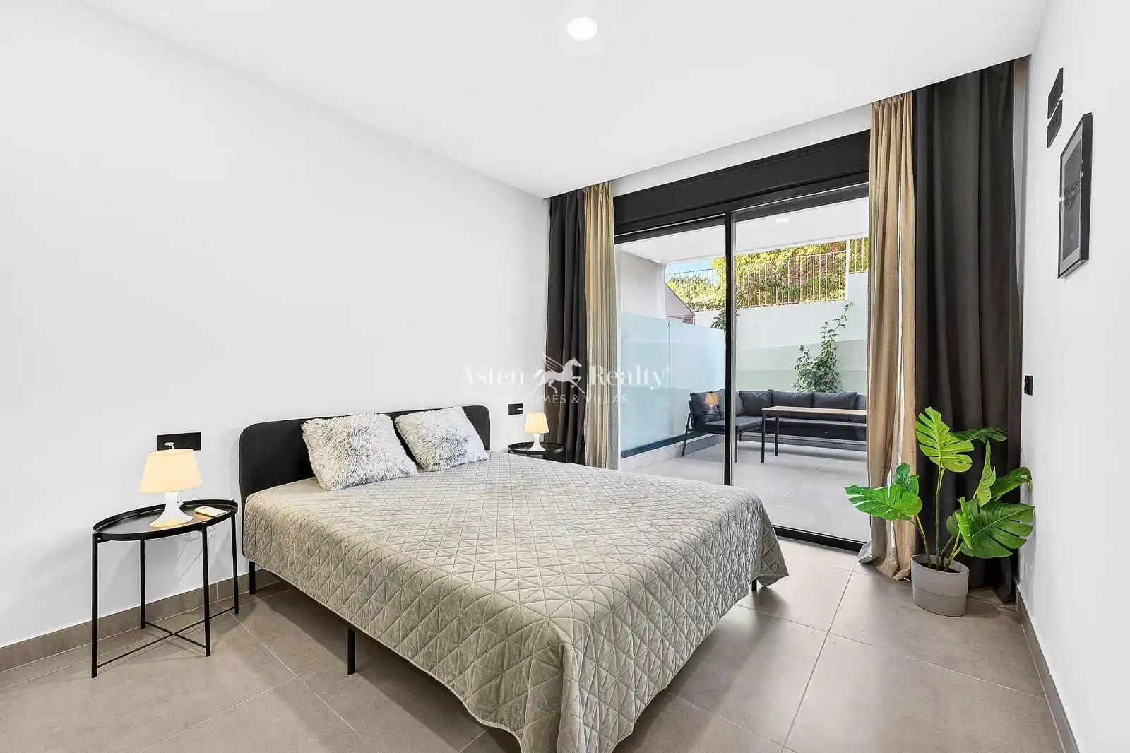 Dormitori de Apartament en venda en Adeje amb Aire condicionat, Terrassa i Traster
