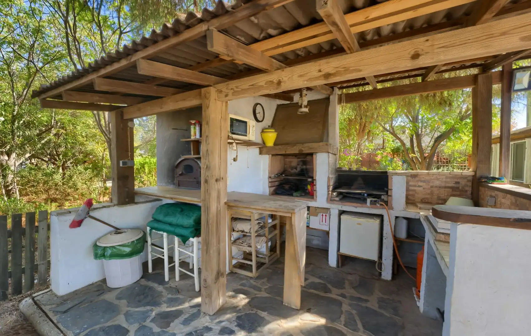 Cocina de Casa o chalet en venta en Sanlúcar la Mayor con Aire acondicionado, Jardín privado y Trastero