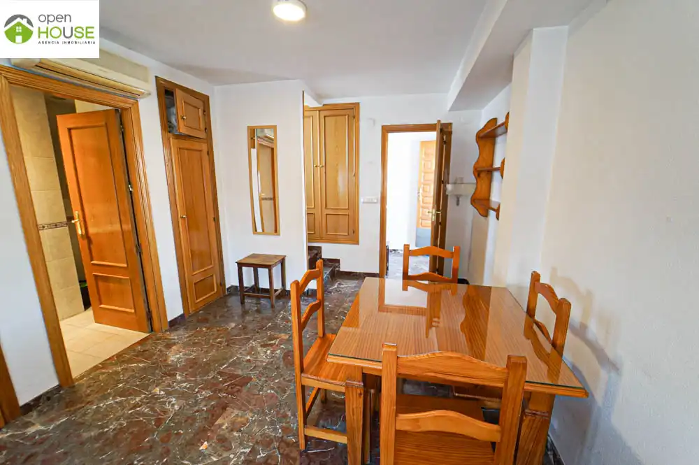 Comedor de Ático de alquiler en Granada con Aire acondicionado, Terraza y Amueblado