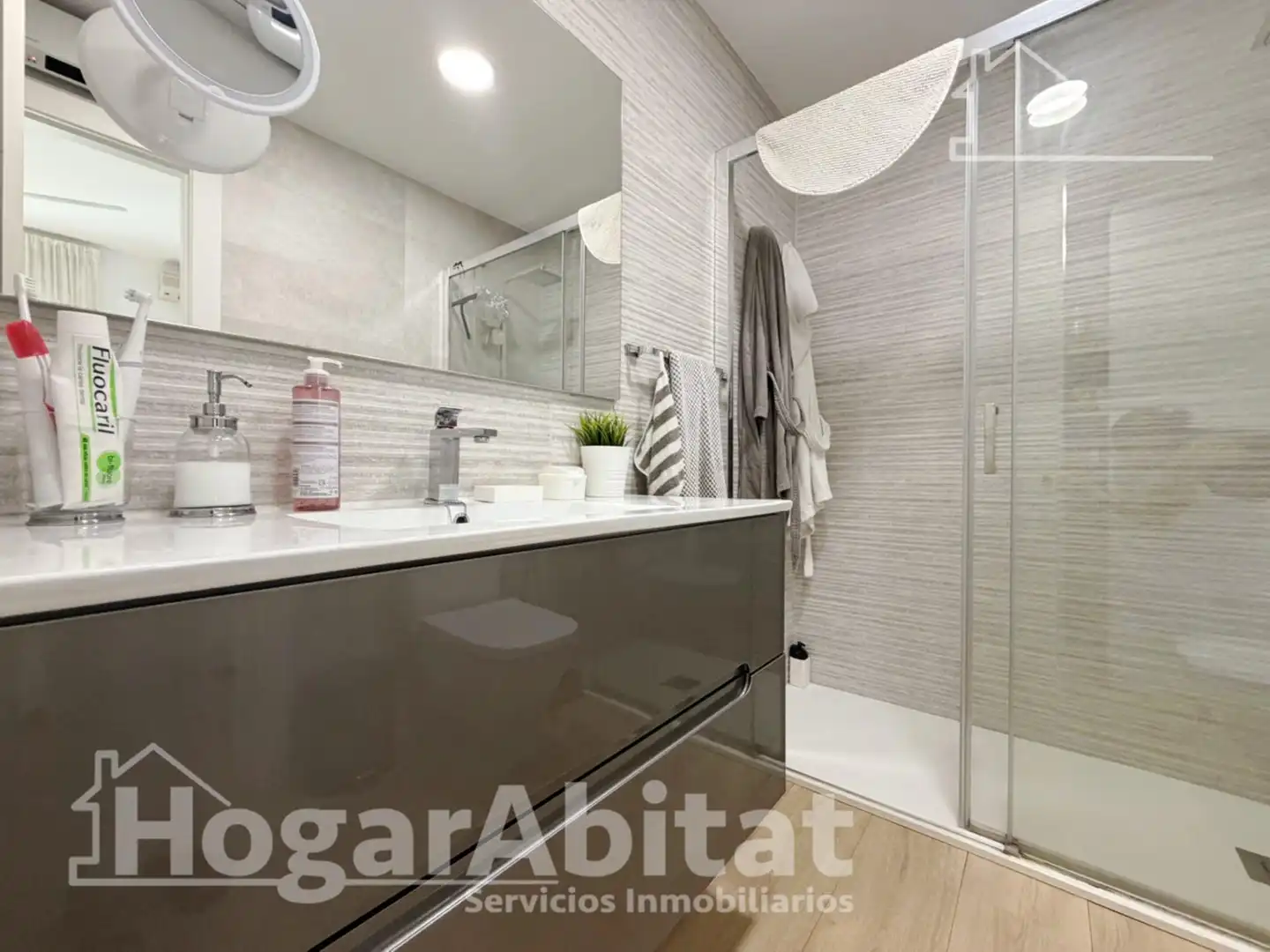 Bathroom of Attic for sale in Chiva  with Air Conditioner and Terrace
